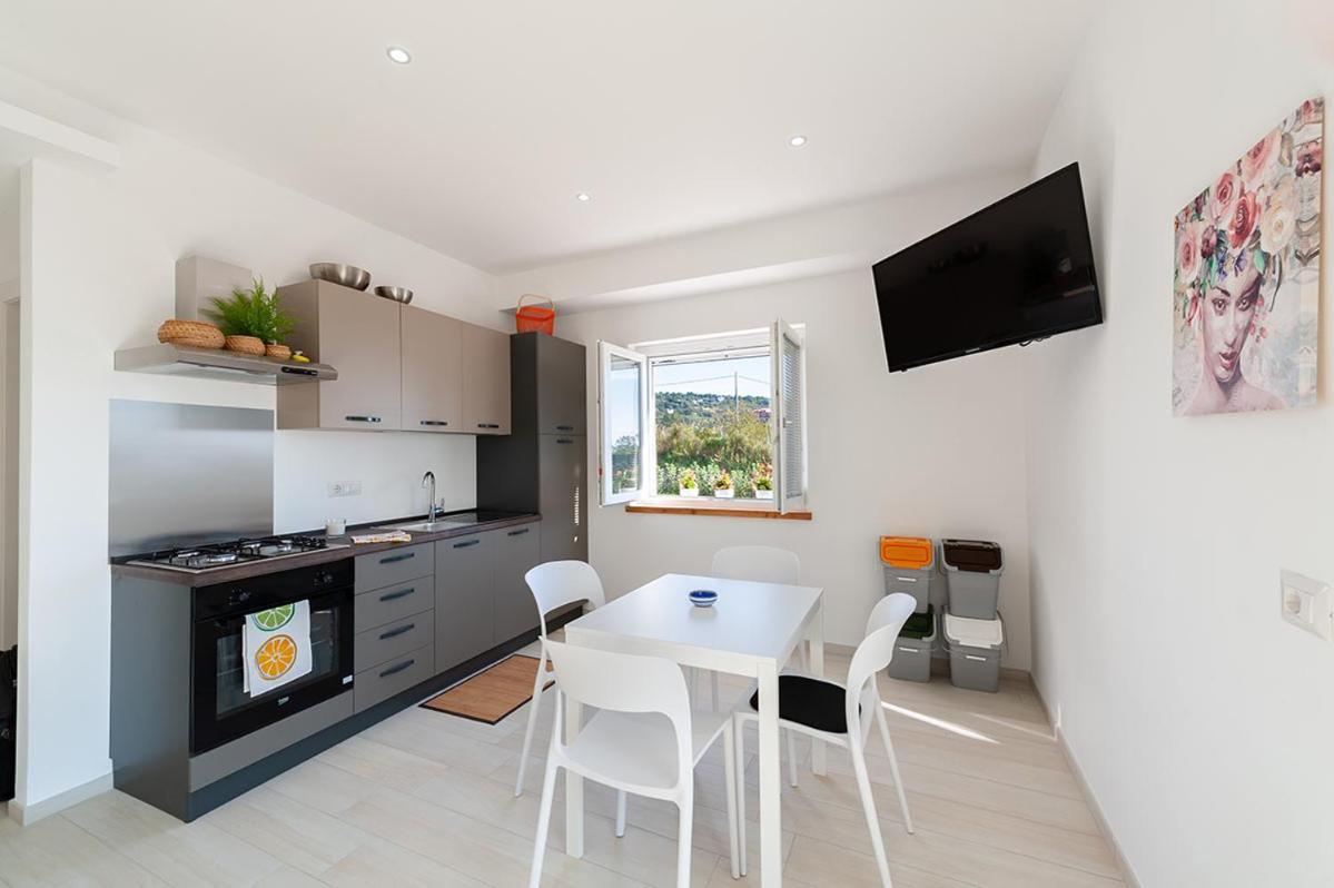 Tenuta Carruba Apartment โปลีกัสโตร บุสเซนตีโน ภายนอก รูปภาพ
